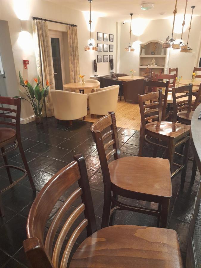 The Dolphin Hotel Ексмут Екстериор снимка