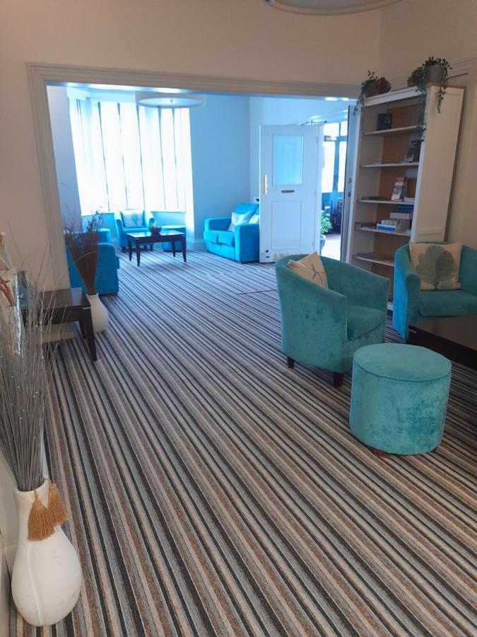 The Dolphin Hotel Ексмут Екстериор снимка