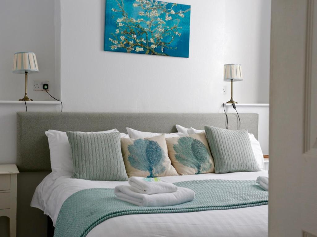 The Dolphin Hotel Ексмут Екстериор снимка